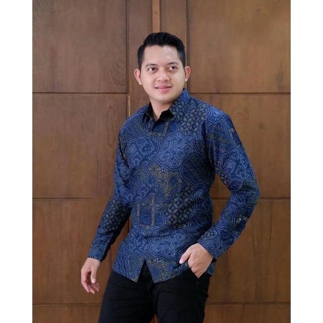 Kemeja Batik Pria Motif Sekar Jagad Biru