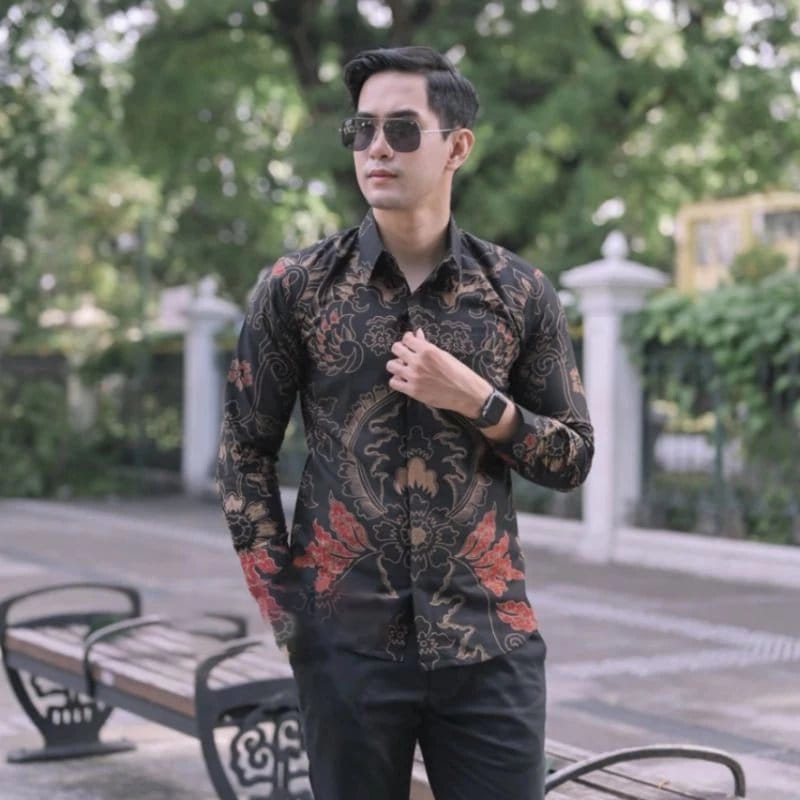 Kemeja Batik Pria Motif Sejiwa Hati