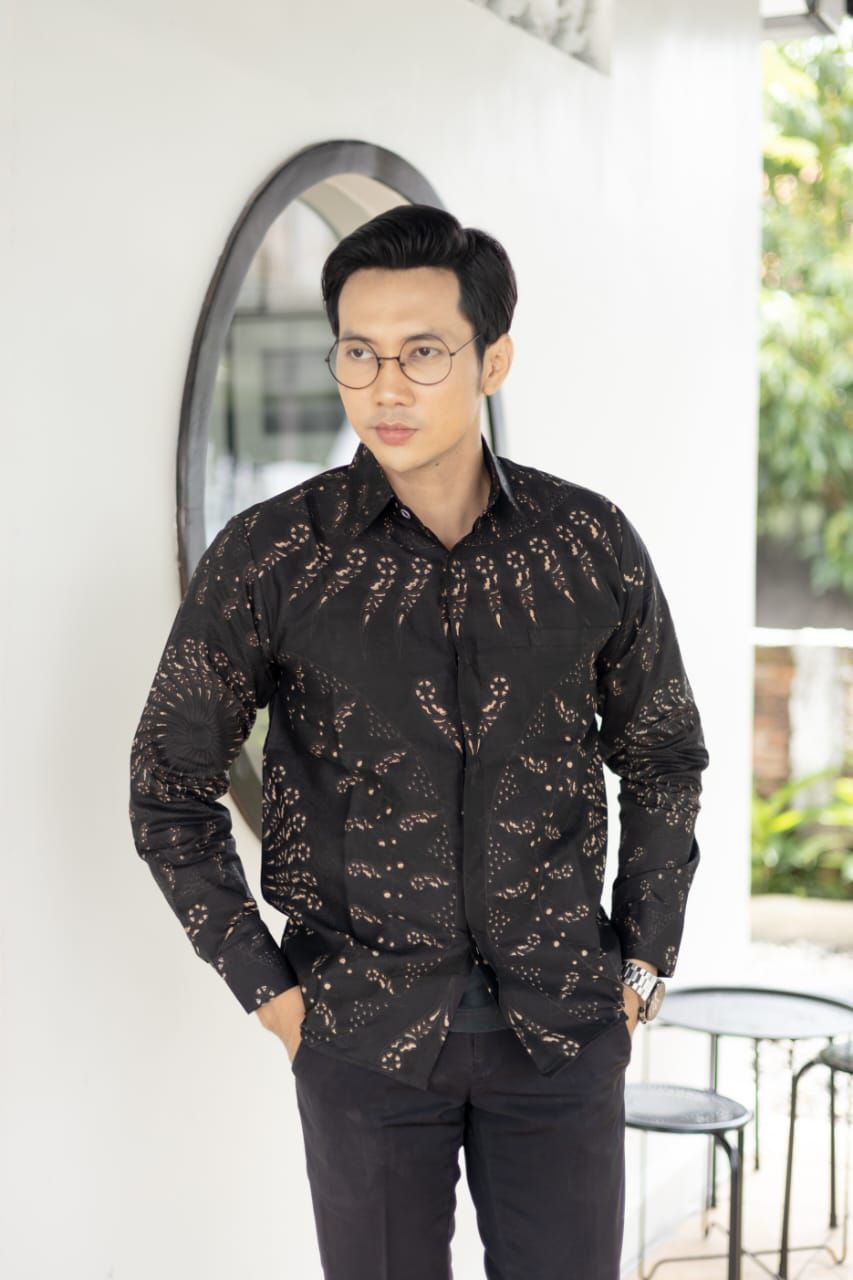 Kemeja Batik Pria Motif Kuku Macan